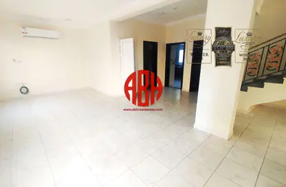 مجمع سكني - 6 غرف نوم - 6 حمامات للايجار في شارع اسامة بن زايد - العزيزية - الدوحة