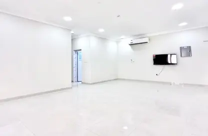 Apartment - 2 Bedrooms - 3 Bathrooms for rent in Al Nasr Street - Al Nasr - Doha