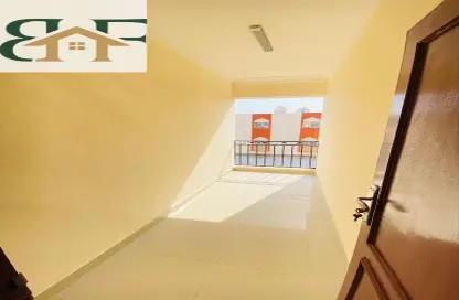 شقة - 2 غرف نوم - 2 حمامات للايجار في شارع المطار القديم - طريق المطار القديم - الدوحة