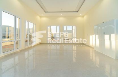 Warehouse - Studio - 1 for rent in East Industrial Street - Birkat Al Awamer - Al Wakra