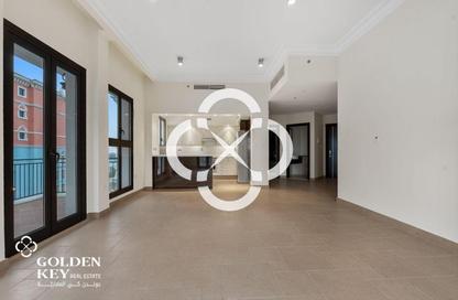 Apartment - 3 Bedrooms - 4 Bathrooms for rent in Carnaval - Qanat Quartier - The Pearl Island - Doha
