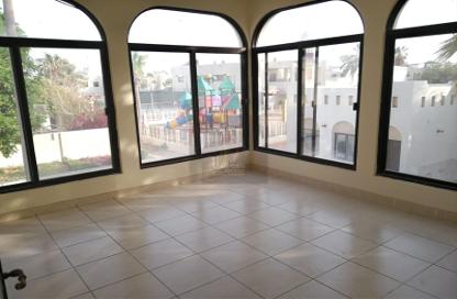 مجمع سكني - 5 غرف نوم - 5 حمامات للايجار في شارع المطار القديم - طريق المطار القديم - الدوحة مجمع سكني - 5 غرف نوم - 5 حمامات للايجار في شارع المطار القديم - طريق المطار القديم - الدوحة