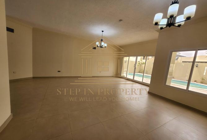 54101971 - Property Image 2