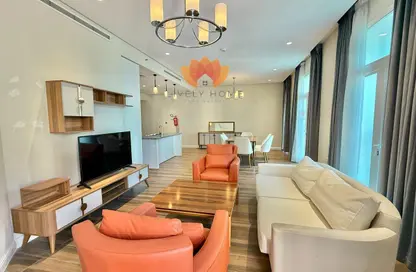 Apartment - 2 Bedrooms - 4 Bathrooms for sale in Floresta Gardens - Floresta Gardens - The Pearl Island - Doha