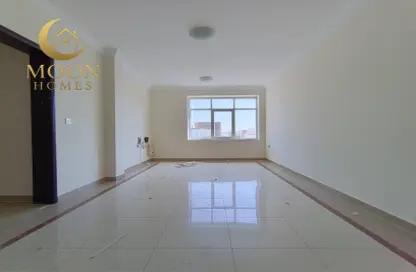 شقة - 2 غرف نوم - 2 حمامات للايجار في شارع النصر - النصر - الدوحة