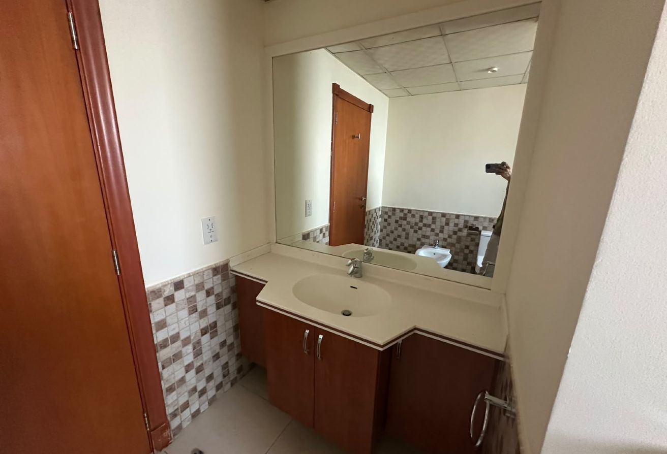 2 BR Apartment with Full Sea View in The Pearl thumbnail 9