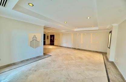 Apartment - 2 Bedrooms - 3 Bathrooms for rent in West Porto Drive - Porto Arabia - The Pearl Island - Doha