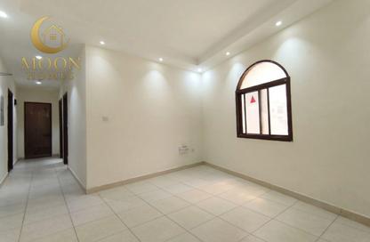 Apartment - 2 Bedrooms - 1 Bathroom for rent in Umm Ghuwailina 4 - Umm Ghuwailina - Doha