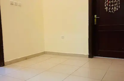 فيلا - 2 غرف نوم - 2 حمامات للايجار في شارع  بو هامو - أبو هامور - الدوحة