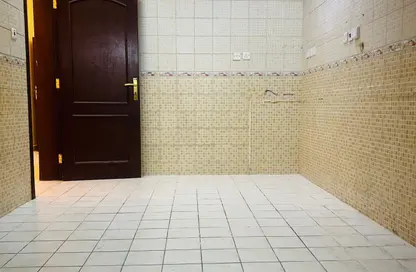 Villa - 2 Bedrooms - 2 Bathrooms for rent in Bu Hamour Street - Abu Hamour - Doha