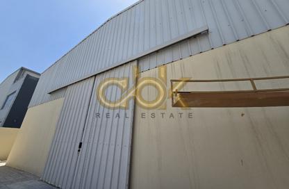 Warehouse - Studio - 2 Bathrooms for sale in East Industrial Street - Birkat Al Awamer - Al Wakra