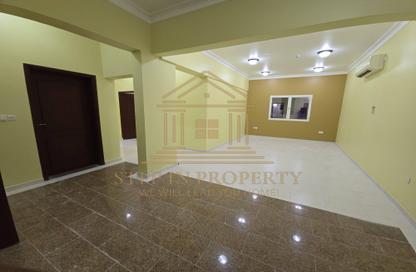 Apartment - 4 Bedrooms - 3 Bathrooms for rent in Al Mansoura - Al Mansoura - Doha