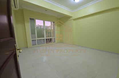 Apartment - 4 Bedrooms - 3 Bathrooms for rent in Al Mansoura - Al Mansoura - Doha
