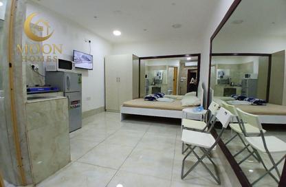 Apartment - Studio - 1 for rent in Umm Ghuwailina 4 - Umm Ghuwailina - Doha