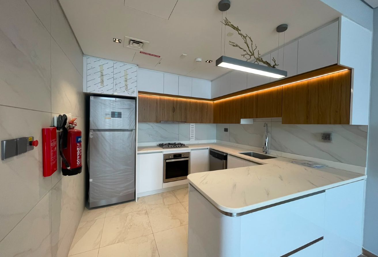 WATER FRONT 1BEDROOM READY TO MOVE IN AVAILABLE !!