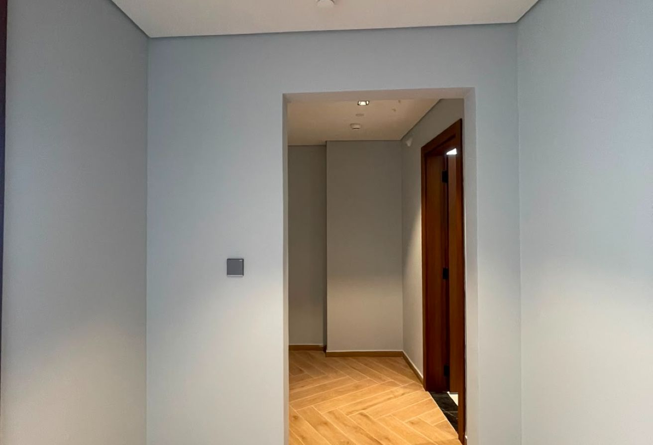 WATER FRONT 1BEDROOM READY TO MOVE IN AVAILABLE !! thumbnail 7