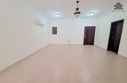 شقة - 2 غرف نوم - 2 حمامات للايجار في شارع الجزيره - فريج بن محمود الشمالي - فريج بن محمود - الدوحة