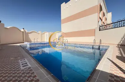 Villa - 5 Bedrooms - 4 Bathrooms for rent in Umm Al Seneem Street - Ain Khaled - Doha