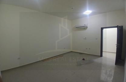 Apartment - 2 Bedrooms - 2 Bathrooms for rent in Asim Bin Omar Street - Al Mansoura - Doha