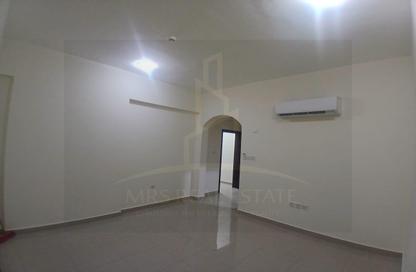 Apartment - 2 Bedrooms - 2 Bathrooms for rent in Asim Bin Omar Street - Al Mansoura - Doha