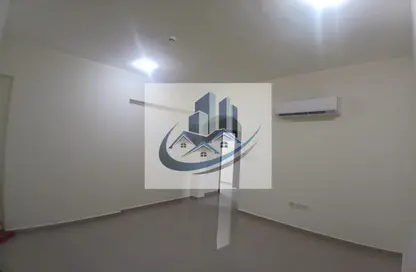 Apartment - 2 Bedrooms - 2 Bathrooms for rent in Asim Bin Omar Street - Al Mansoura - Doha