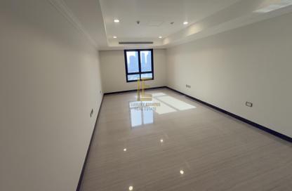 Apartment - 1 Bedroom - 2 Bathrooms for rent in East Porto Drive - Porto Arabia - The Pearl Island - Doha
