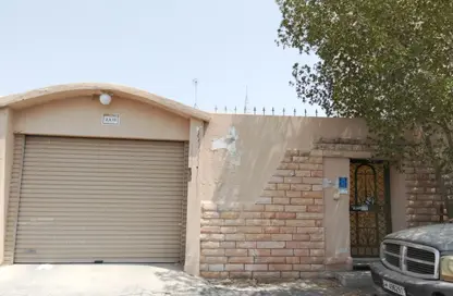 Villa - 3 Bedrooms - 2 Bathrooms for rent in OqbaBin Nafie Steet - Old Airport Road - Doha