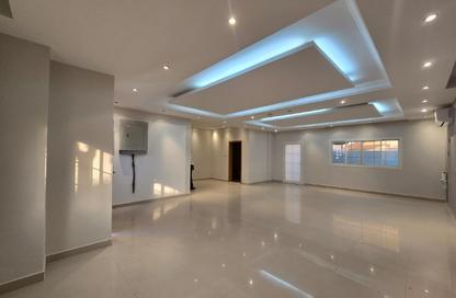 مجمع سكني - 4 غرف نوم - 5 حمامات للايجار في شارع الوعب - الوعب - الدوحة