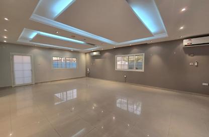 مجمع سكني - 4 غرف نوم - 5 حمامات للايجار في شارع الوعب - الوعب - الدوحة
