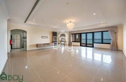 شقة - 3 غرف نوم - 4 حمامات للايجار في طريق بورتو الغربي - بورتو أرابيا - جزيرة اللؤلؤة - الدوحة