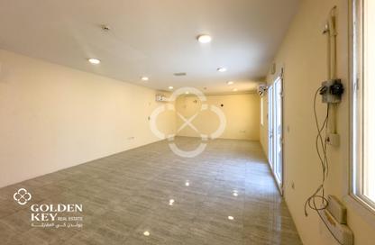 Warehouse - Studio - 1 for rent in East Industrial Street - Birkat Al Awamer - Al Wakra