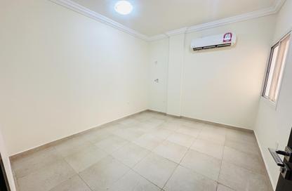 Apartment - 2 Bedrooms - 1 Bathroom for rent in Umm Ghwailina Comm - Umm Ghuwalina - Umm Ghuwailina - Doha
