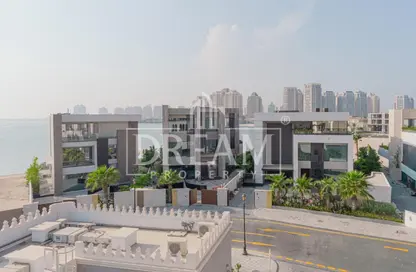 شقة - 2 غرف نوم - 4 حمامات للايجار في البلاج الجنوبي - البلاج - جزيرة اللؤلؤة - الدوحة