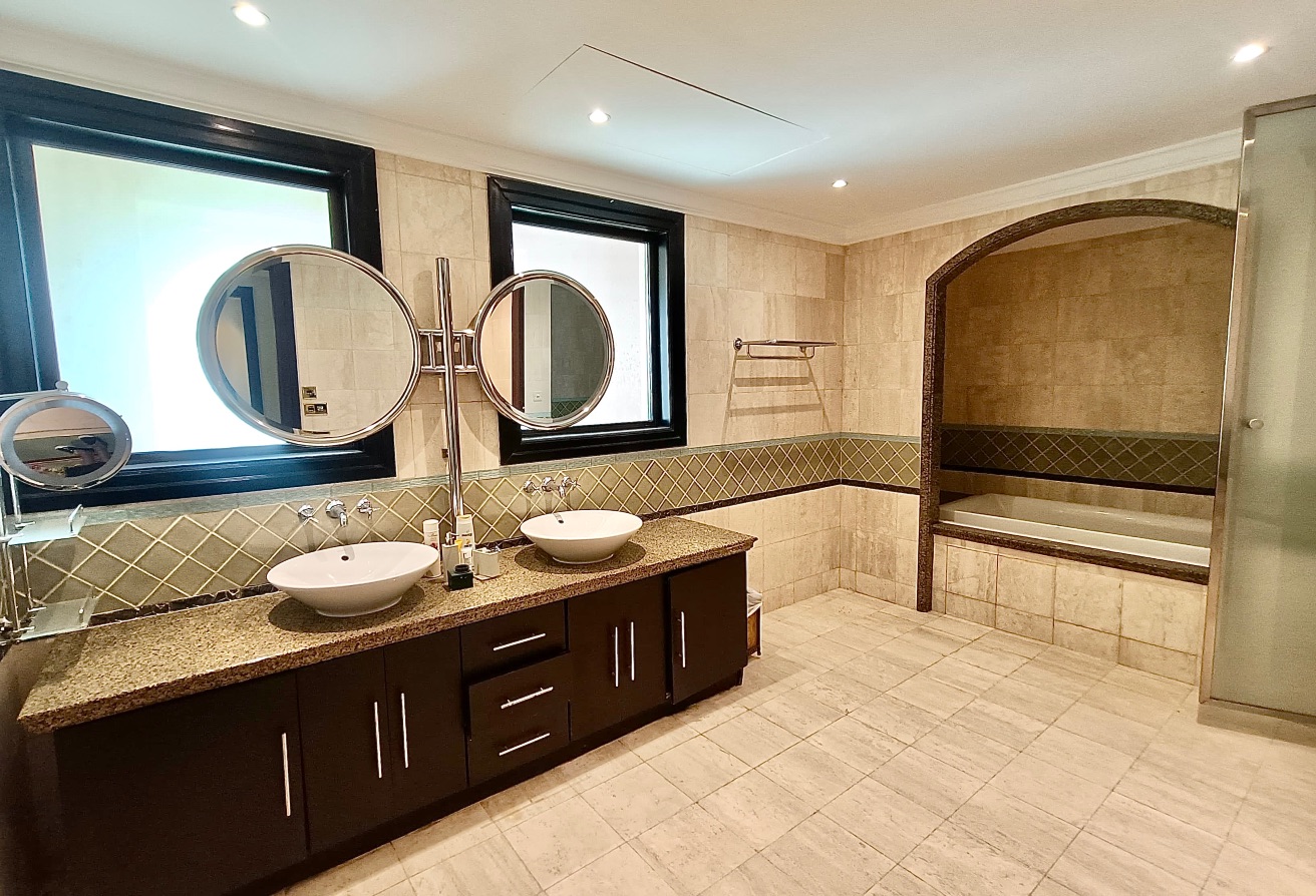 Luxury 5BR Duplex Penthouse|3 Maid|360° Views thumbnail 28