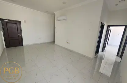 شقة - 2 غرف نوم - 2 حمامات للايجار في فريج كليب - الدوحة