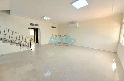 فيلا - 4 غرف نوم - 3 حمامات للايجار في شارع المطار القديم - طريق المطار القديم - الدوحة