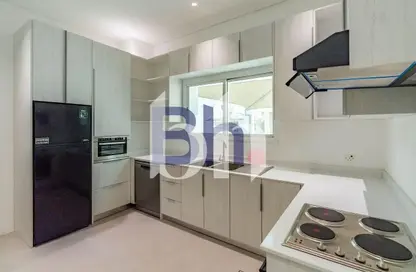 Apartment - 1 Bedroom - 3 Bathrooms for rent in West Porto Drive - Porto Arabia - The Pearl Island - Doha