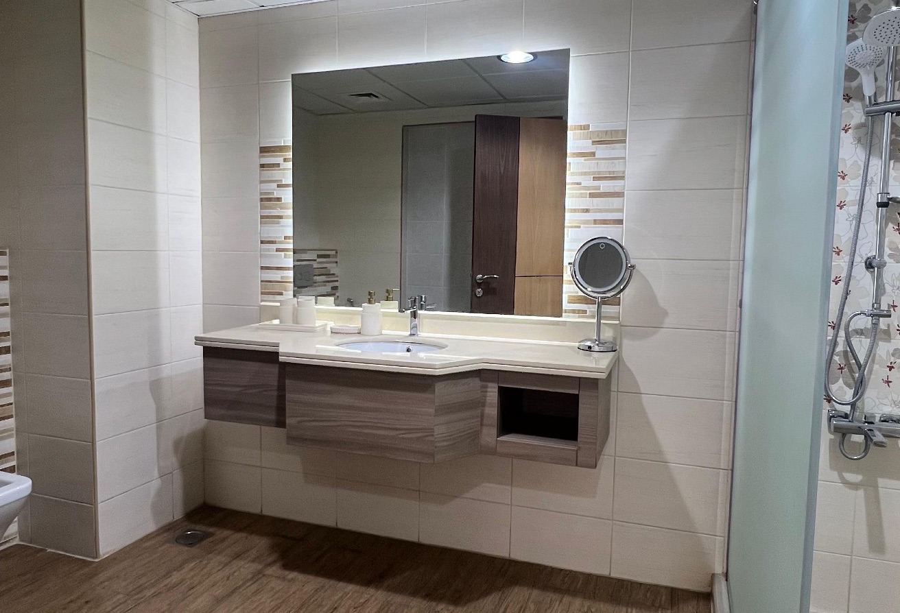 Luxury 1BHK | Full Sea View | Fully Furnished thumbnail 5