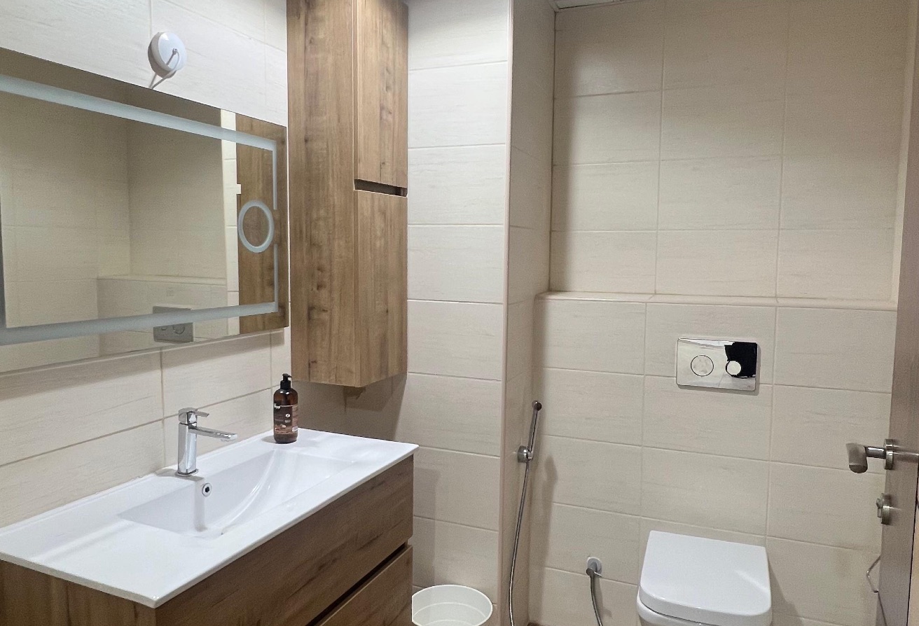 Luxury 1BHK | Full Sea View | Fully Furnished thumbnail 3