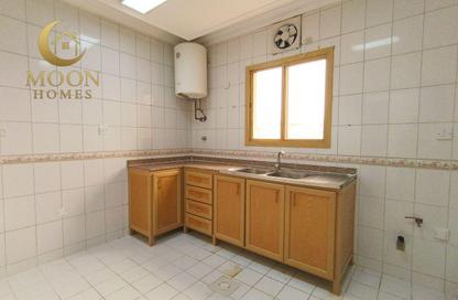 Apartment - 3 Bedrooms - 1 Bathroom for rent in Umm Ghuwailina 4 - Umm Ghuwailina - Doha