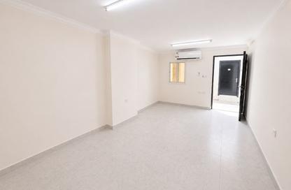 Apartment - Studio - 1 for rent in Wholesale Market Street - Abu Hamour - Doha