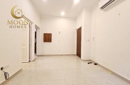 Apartment - 2 - 2 for rent in Umm Ghwailina Comm - Umm Ghuwalina - Umm Ghuwailina - Doha Apartment - 2 - 2 for rent in Umm Ghwailina Comm - Umm Ghuwalina - Umm Ghuwailina - Doha