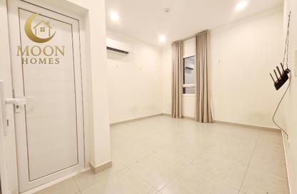 Apartment - 2 - 2 for rent in Umm Ghwailina Comm - Umm Ghuwalina - Umm Ghuwailina - Doha