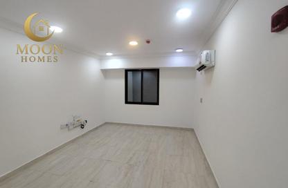 Apartment - 3 Bedrooms - 2 Bathrooms for rent in Al Mansoura - Al Mansoura - Doha