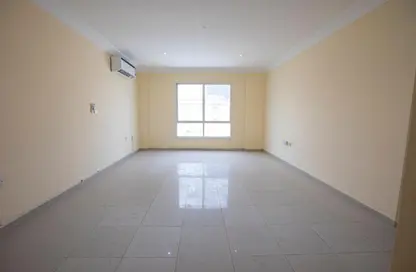 شقة - 3 غرف نوم - 3 حمامات للايجار في شارع انس - فريج بن محمود الشمالي - فريج بن محمود - الدوحة