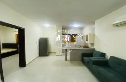 Apartment - 1 Bedroom - 1 Bathroom for rent in Umm Ghwailina Comm - Umm Ghuwalina - Umm Ghuwailina - Doha