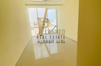Office Space - 1 Bedroom - 4 Bathrooms for rent in Al Muntazah Street - Al Muntazah - Doha