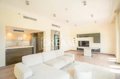 Apartment - 3 Bedrooms - 4 Bathrooms for rent in Qanat Quartier - The Pearl Island - Doha