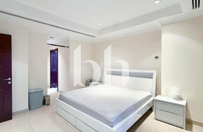 Apartment - 1 Bedroom - 2 Bathrooms for rent in West Porto Drive - Porto Arabia - The Pearl Island - Doha