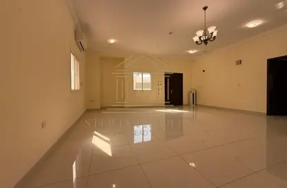 Compound - 5 Bedrooms - 4 Bathrooms for rent in Bu Hamour Street - Abu Hamour - Doha